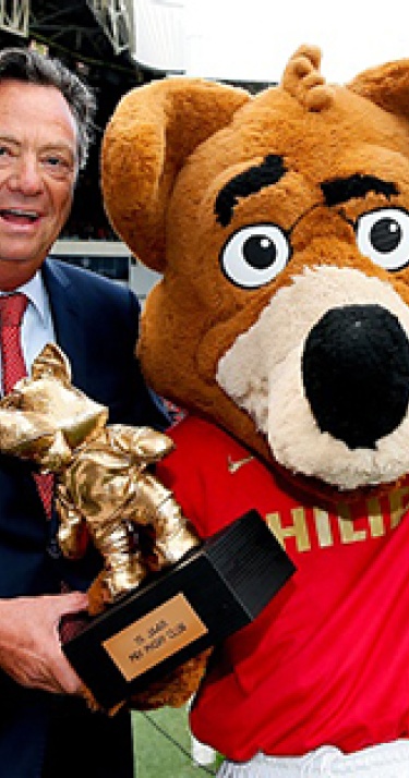 Phoxy ontvangt een gouden beeldje