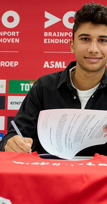 Eerste contracten voor Evripidou en Simons