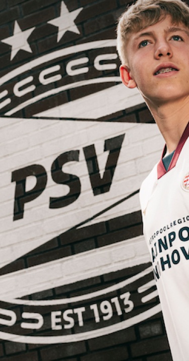 Profcontract | Nicolas Verkooijen tekent zijn eerste verbintenis 