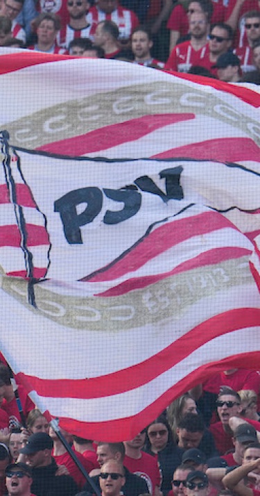 Sfeeractie | Als één rode massa achter PSV