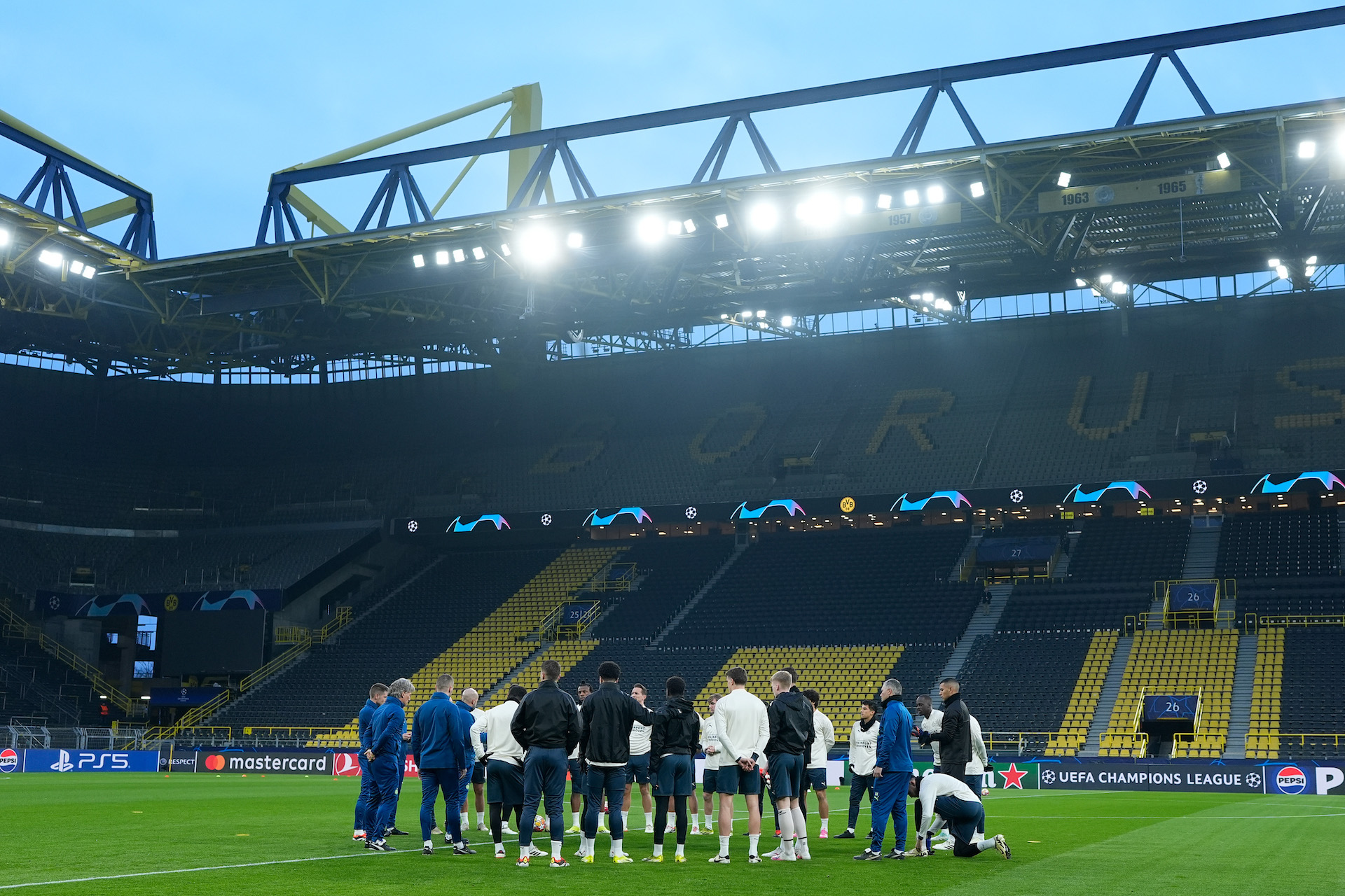 Dinsdagavond werkte PSV 1 een training af in het Signal Iduna Park