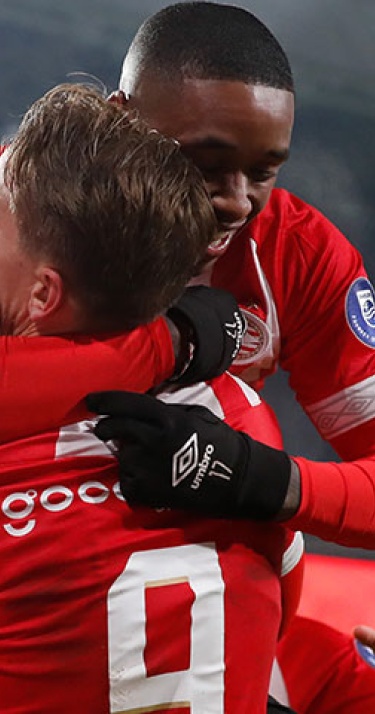 PSV’ers genieten van wereldgoal: ‘Hij was heerlijk’ 