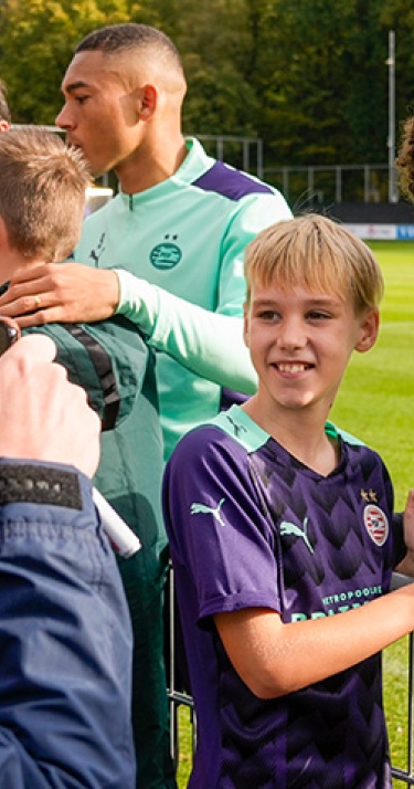 Selectie en supporters genieten bij open training