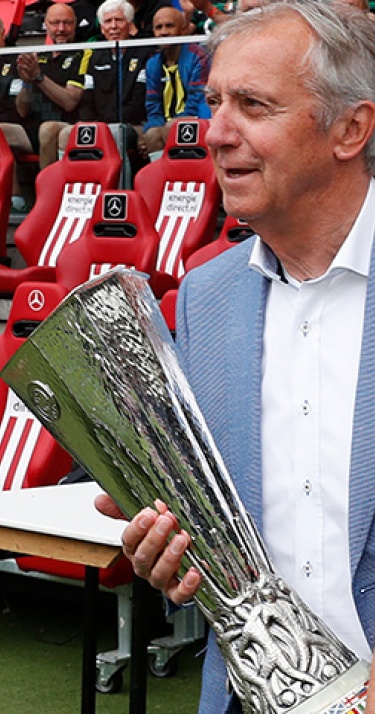 Groots eerbetoon aan Van der Kuijlen in de media