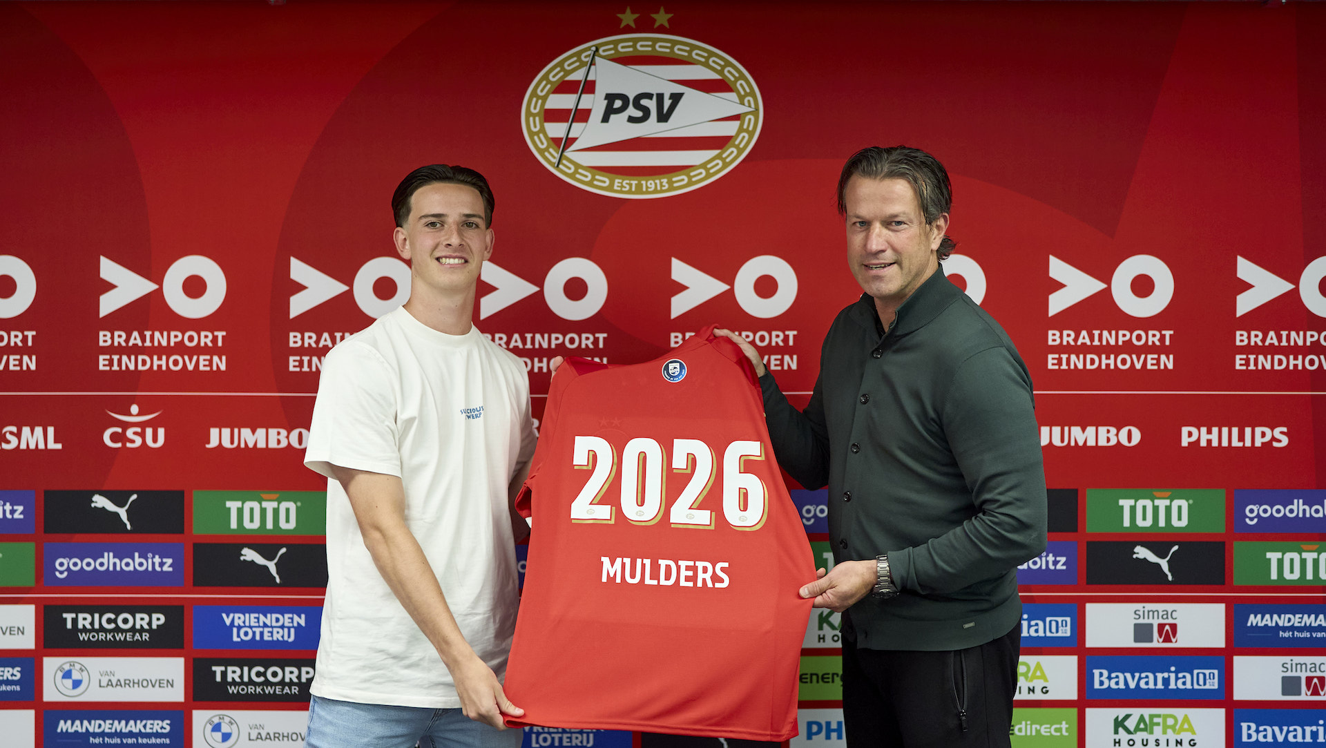 Profcontract | Boet Mulders tekent eerste contract