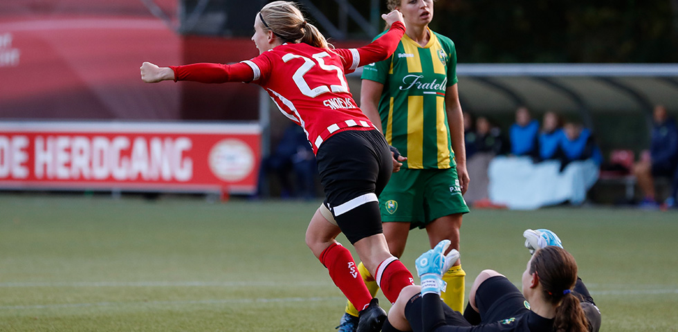 PSV -  Snoeijs weer goud waard voor PSV Vrouwen  