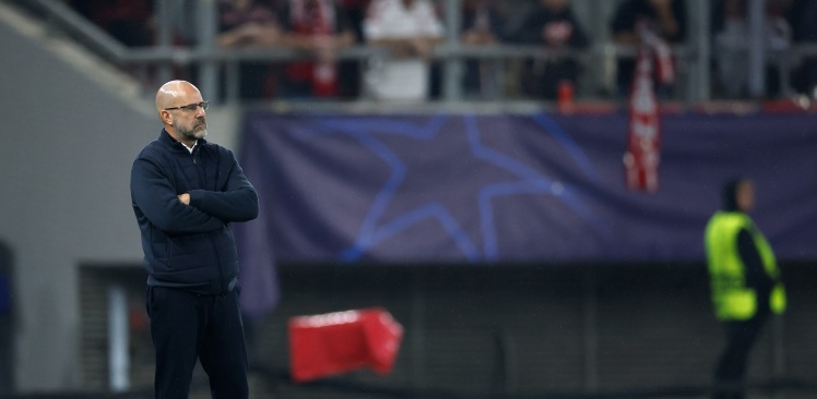 Persconferentie | ‘Iedereen is fit en fris terug, we gaan vol voor de drie punten’