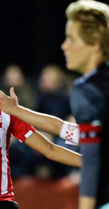 PSV Vrouwen verslaat Ajax in topper