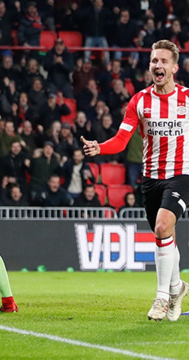 PSV scoort altijd in Almelo, De Jong bijna op 100