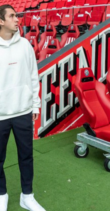 In beeld: De eerste kennismaking met PSV van Adrian Fein