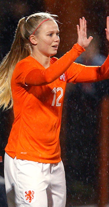 Rentree Van Es bij winnend Oranje 