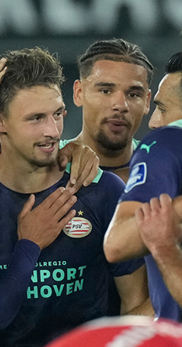 Drie goals en drie punten voor PSV in Alkmaar