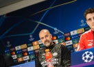 Persconferentie | Bosz en Til analyseren: 'Het is geen counterploeg meer' 