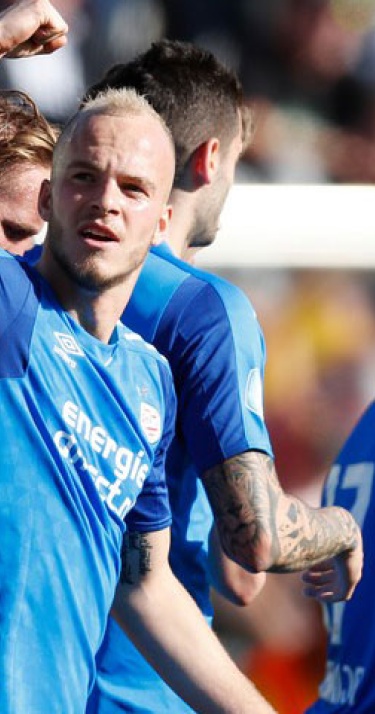 In beeld: PSV verstevigt koppositie tegen VVV