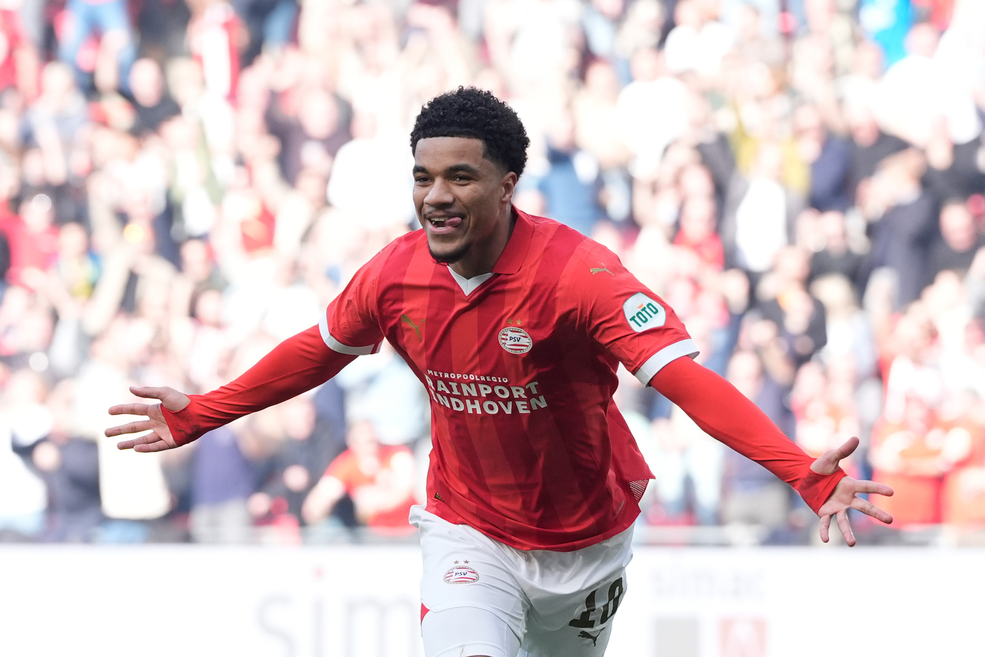 Zonder twijfel de man van de eerste helft, hij creëert weer een enorme kans voor zijn ploeg. 