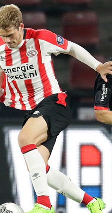 Jong PSV speelt gelijk in vermakelijk duel