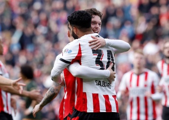 Nieuws | PSV verkoopt geen nieuwe seizoenkaarten en introduceert officiële wachtlijst