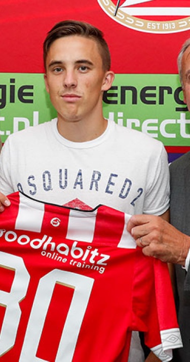 PSV presenteert Ryan Thomas    