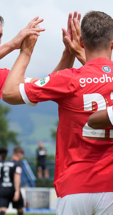 Voorbereiding | PSV sluit trainingskamp af met overwinning op FC Augsburg 