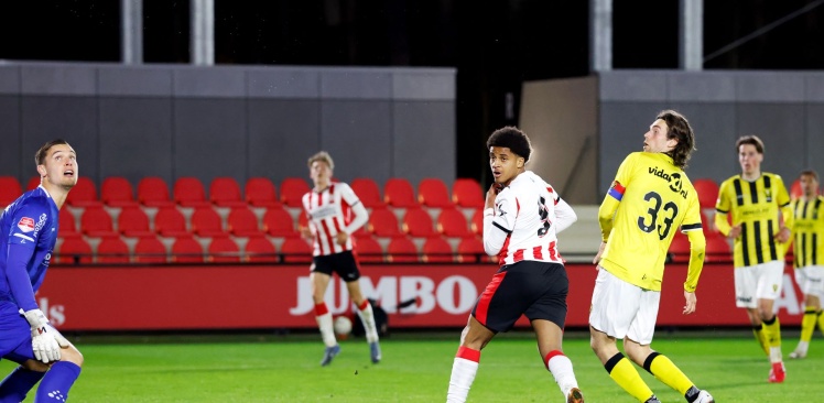Wedstrijdverslag | Jong PSV houdt stand en verslaat VVV Venlo
