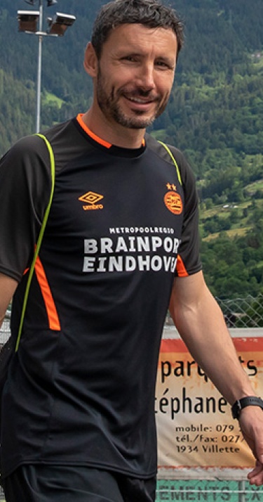 Van Bommel zet nieuw PSV in de steigers