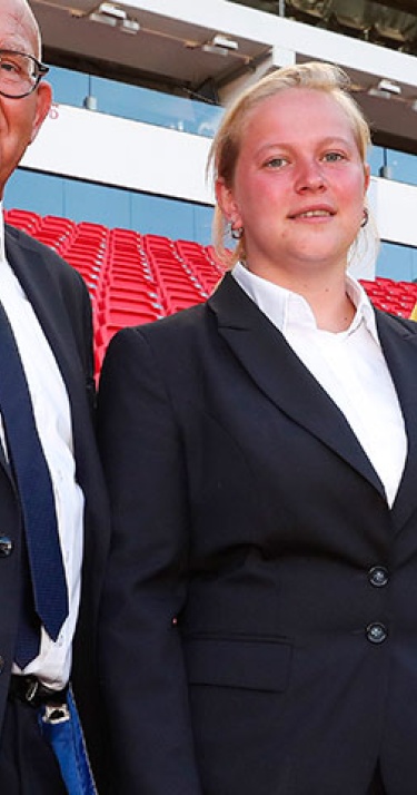 PSV zoekt stewards 