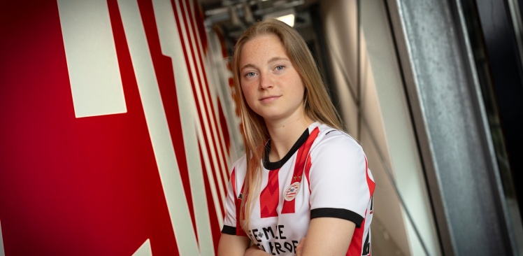 Contractnieuws | PSV verlengt contract Robine Lacroix met twee jaar