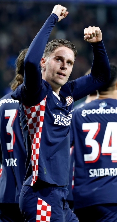 Nieuws | Joey Veerman blijft PSV trouw