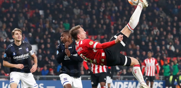Alles over | PSV – sc Heerenveen in het teken van Coen Dillen 