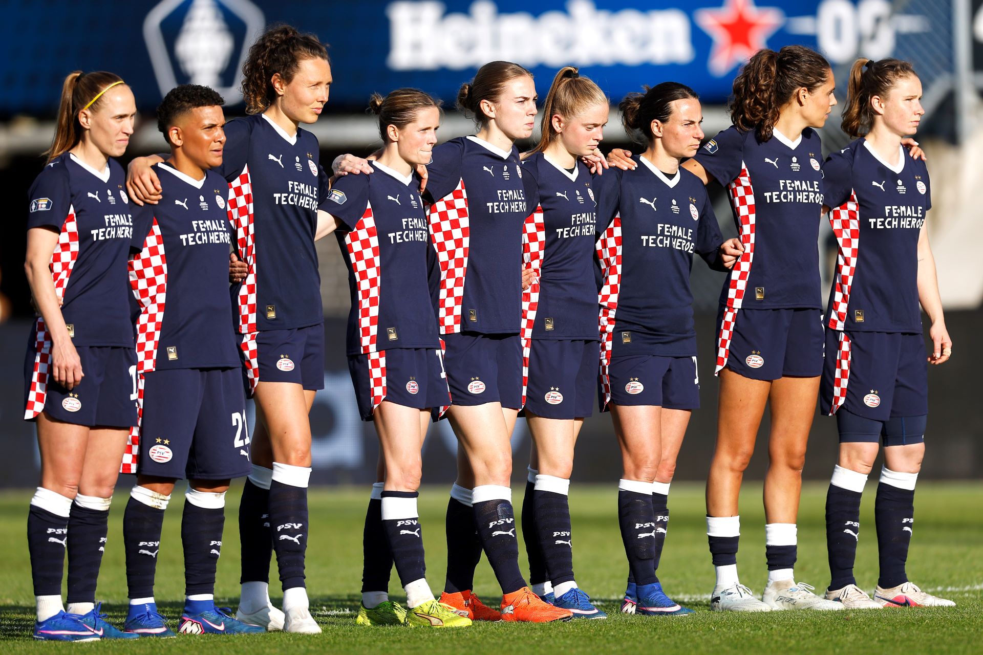 Wedstrijdverslag | PSV Vrouwen grijpt net naast beker en verliest na strafschoppen van FC Twente 