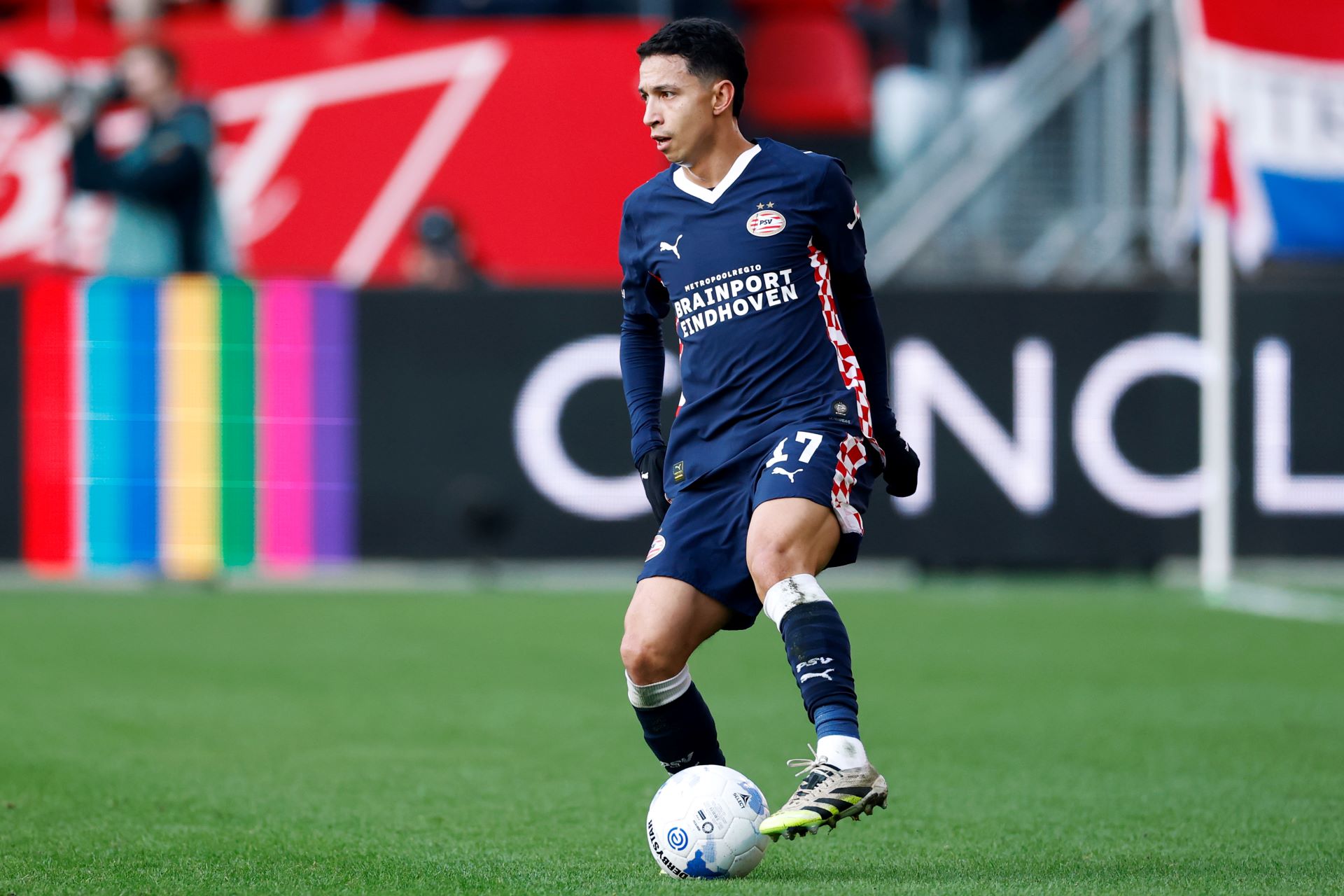 Persconferentie | ‘Dit is een speler die iedere trainer er graag bij wil hebben’