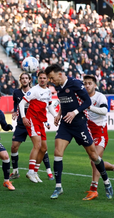Nieuws | Kevin Balvers nieuwe spelhervattingen-specialist PSV