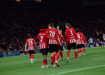 Nabeschouwing | Guus Til voor derde keer trefzeker in UCL