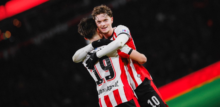 Liveblog | PSV bereikt halve finale bekertoernooi na 4-1 zege op sc Heerenveen