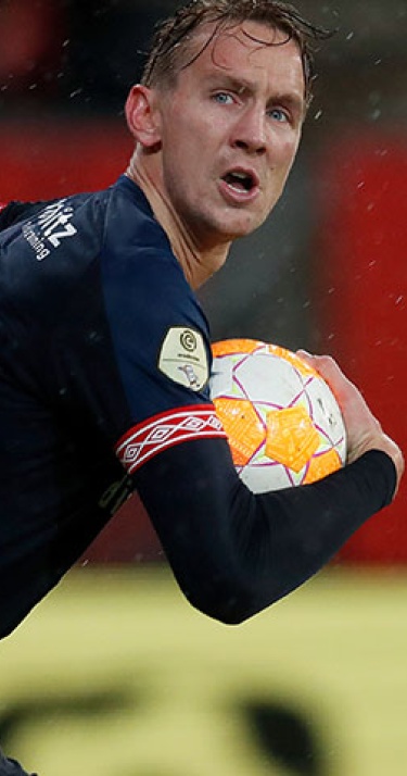 De Jong bezorgt PSV punt