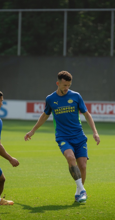 Persconferentie | 'Ik heb elke dag tien tot twaalf uur gewerkt om te herstellen' 
