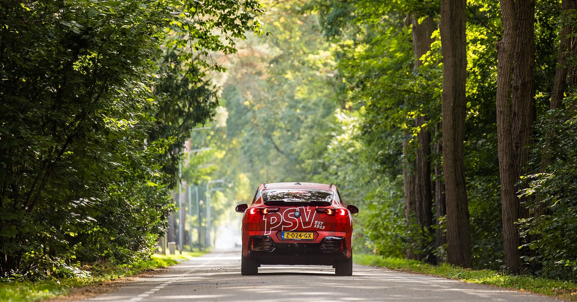 Business | PSV stapt per 2026-2027 over op Mercedes-Benz