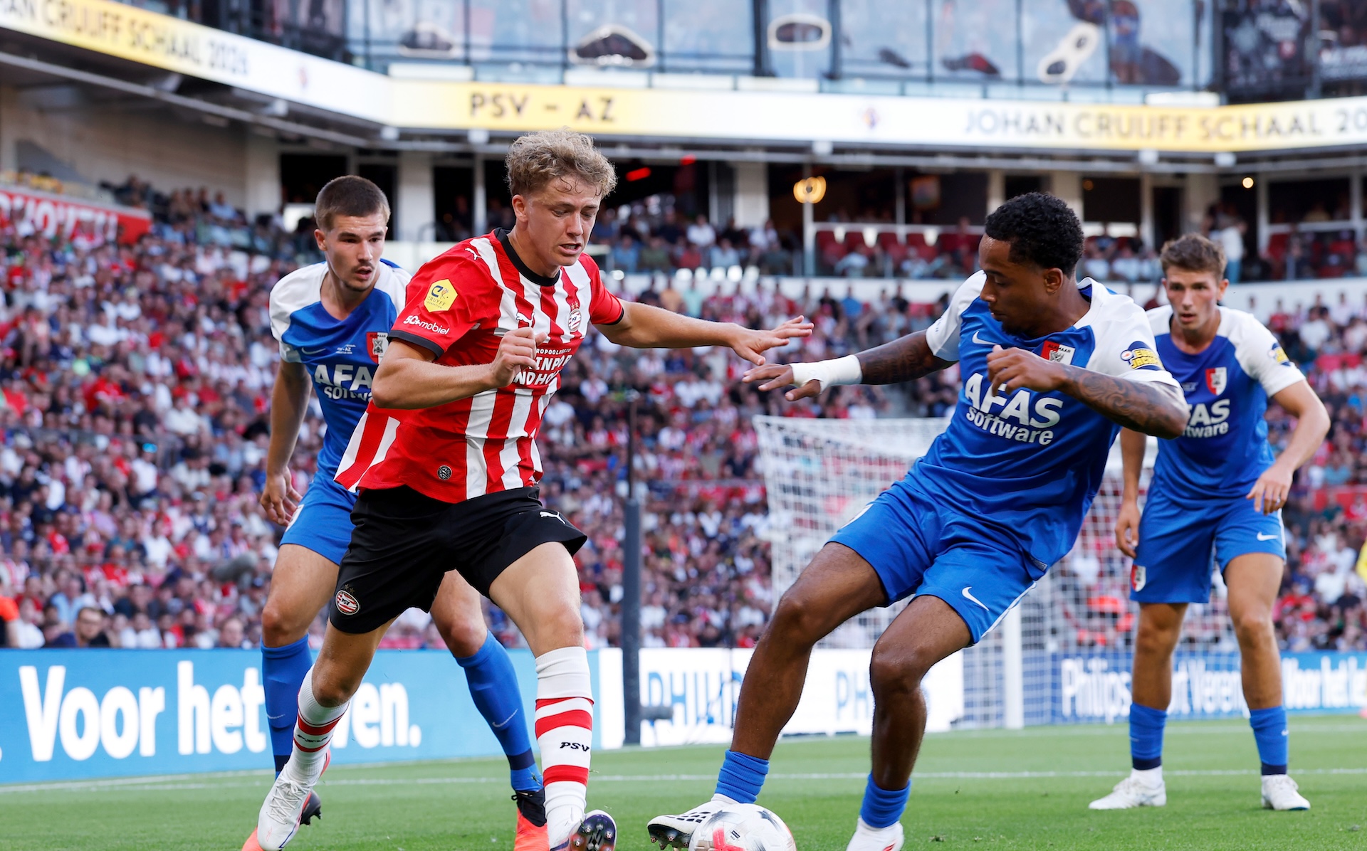 Liveblog | PSV met tien man onderuit tegen AZ 