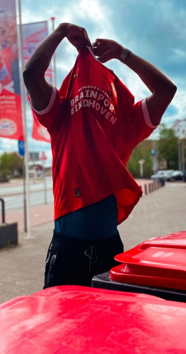 Inzamelactie | Alle kids in Eindhoven shinen door actie ‘Pass ‘m door!’