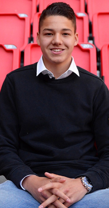 Eerste profcontract voor Jenson Seelt