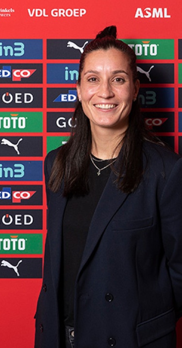 Stentler versterkt vrouwentak PSV  