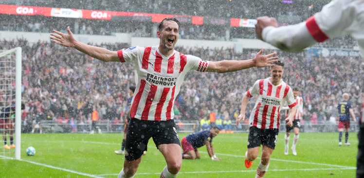 Alles Over | PSV won vorig seizoen vier keer van Ajax 
