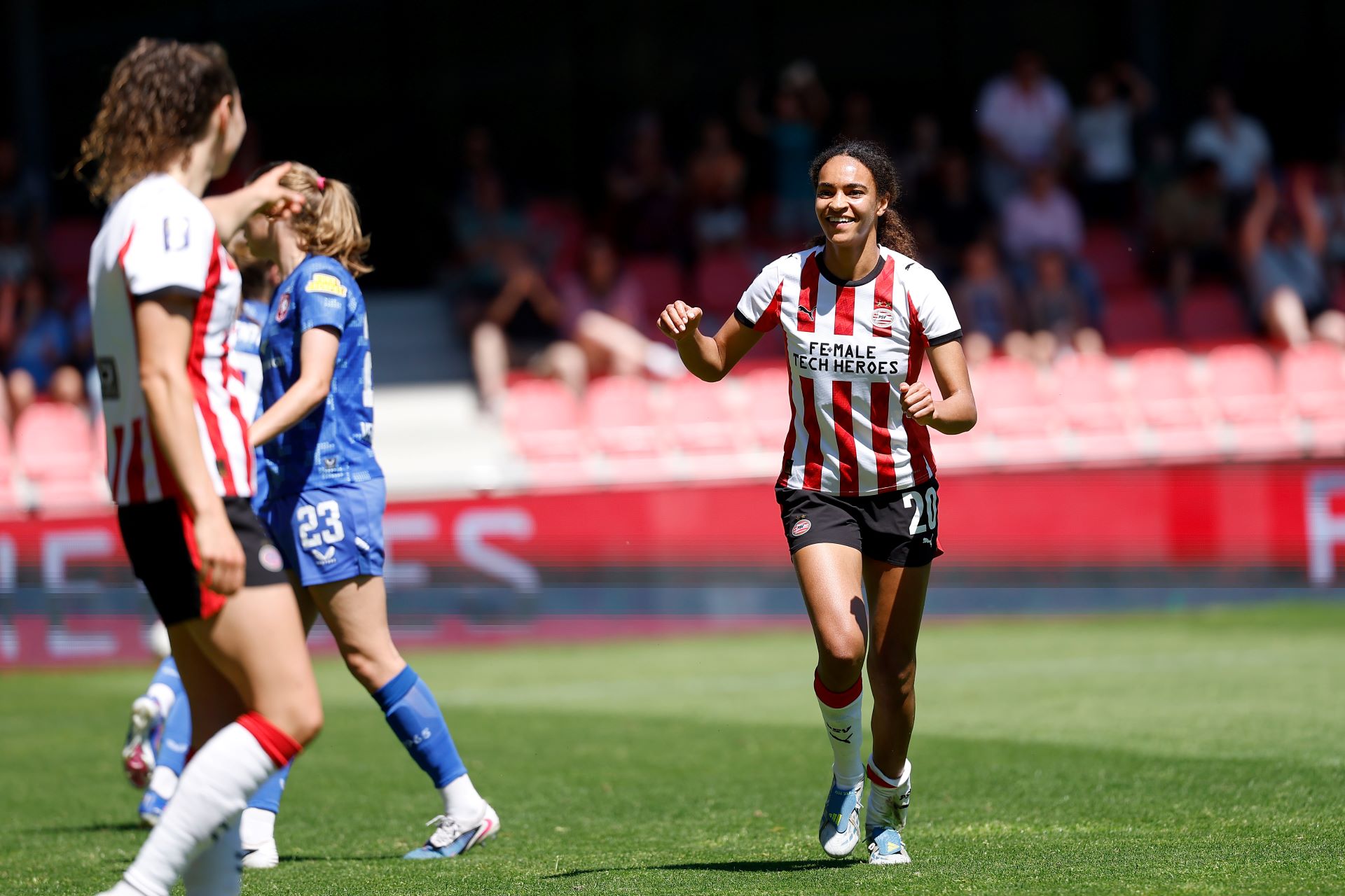 Wedstrijdverslag | Nina Nijstad schiet PSV Vrouwen naar finale Eredivisie Cup