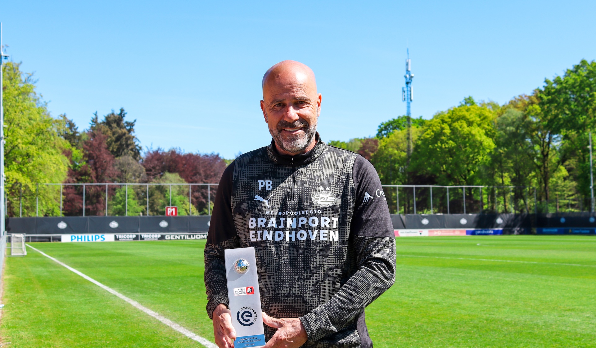 Nieuws | Peter Bosz wint Rinus Michels Trainer van de Maand april