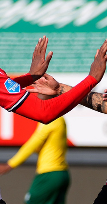 Eran Zahavi scoort twee keer en is &lsquo;VI Speler van de Week&rsquo; 