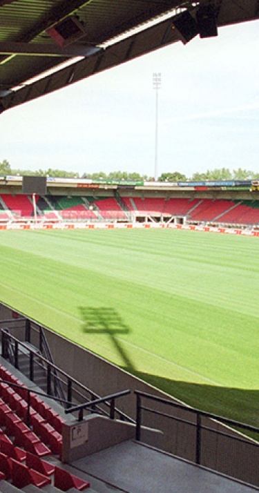 Jong PSV op bezoek bij N.E.C.