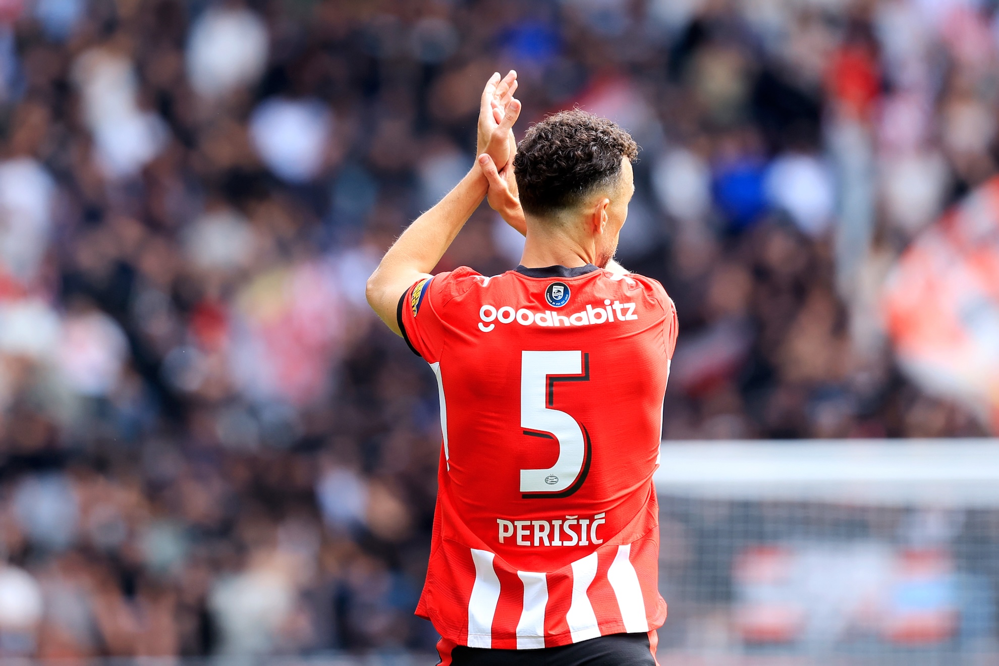 Peri&scaron;ić met zijn 27e treffer in dienst van PSV
