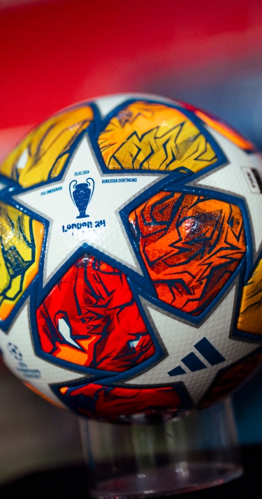 De UEFA Champions League-bal voor de knock-outfase