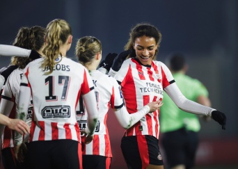 Wedstrijdverslag | PSV Vrouwen bereikt halve finale bekertoernooi na zege op FC Utrecht