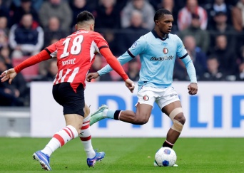 Liveblog | Dominant PSV speelt gelijk tegen Feyenoord